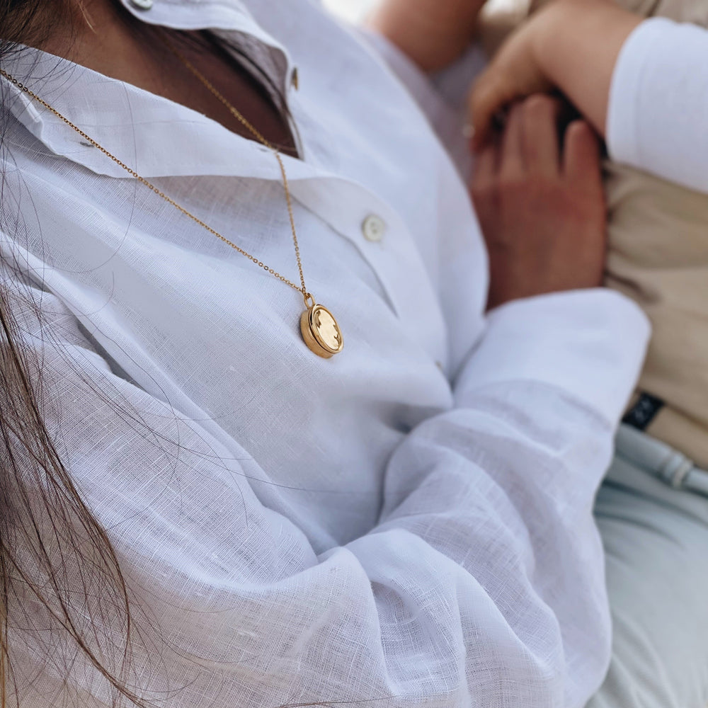 
                  
                    Load image into Gallery viewer, Good Vibes Locket Moonstone 18K Solid Gold
                  
                